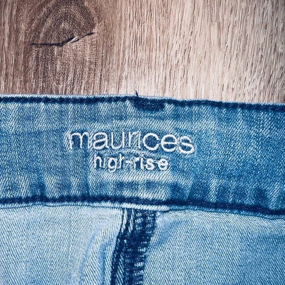 Maurices Woman’s Denim High Rise Distressed Skinny Jeans Size Medium - Picture 6 of 9